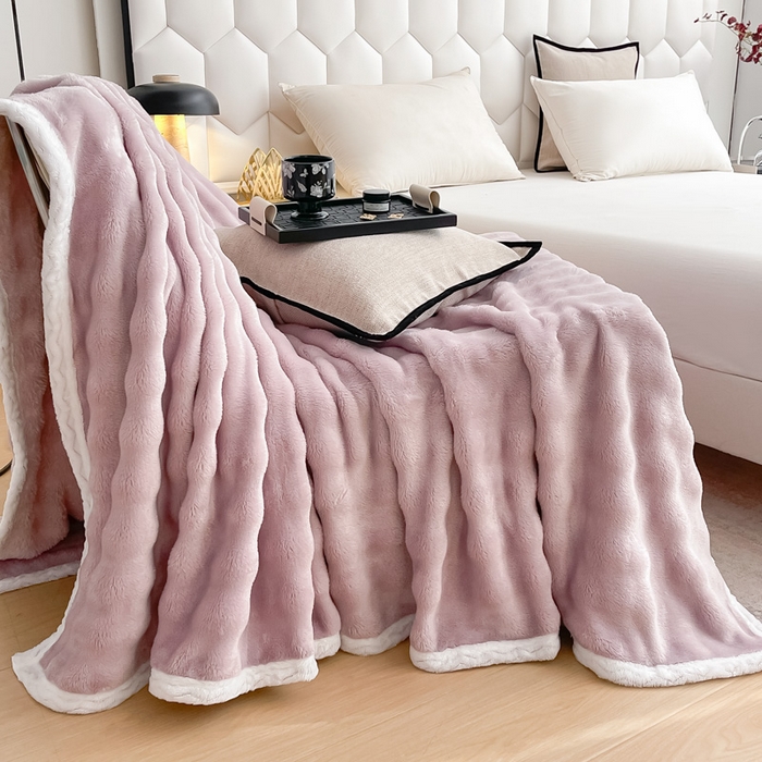 91家纺网 家纺一手货源 找家纺 梵克保罗 2025新款仿兔毛泡泡绒牛奶绒毛毯盖毯包边毛毯 香芋紫
