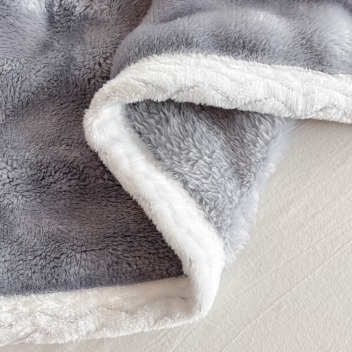 91家纺网 家纺一手货源 找家纺 梵克保罗 2025新款仿兔毛泡泡绒牛奶绒毛毯盖毯包边毛毯 银灰