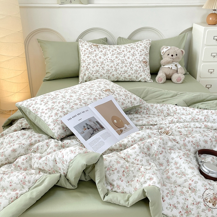 91家纺网 家纺一手货源 找家纺 梵克保罗 2025新款全棉夏被碎花卡通小清新简约纯棉夏凉被夏被四件套三件套 碎花小熊