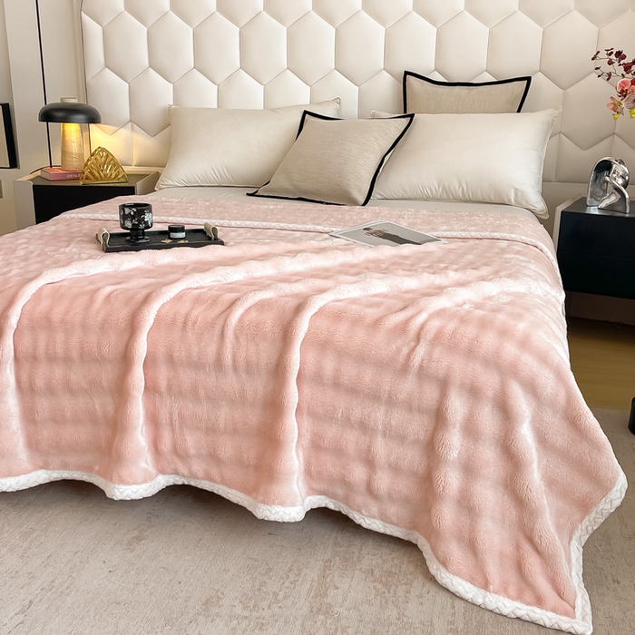 91家纺网 家纺一手货源 找家纺 梵克保罗 2025新款仿兔毛泡泡绒牛奶绒毛毯盖毯包边毛毯 粉色