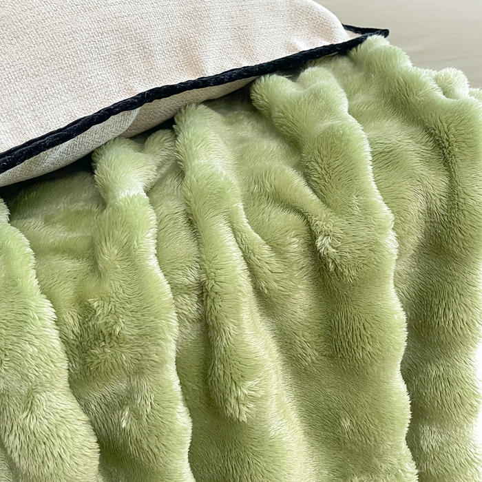 91家纺网 家纺一手货源 找家纺 梵克保罗 2025新款仿兔毛泡泡绒牛奶绒毛毯盖毯包边毛毯 奶绿