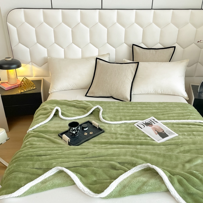 91家纺网 家纺一手货源 找家纺 梵克保罗 2025新款仿兔毛泡泡绒牛奶绒毛毯盖毯包边毛毯 奶绿