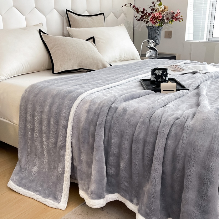 91家纺网 家纺一手货源 找家纺 梵克保罗 2025新款仿兔毛泡泡绒牛奶绒毛毯盖毯包边毛毯 银灰