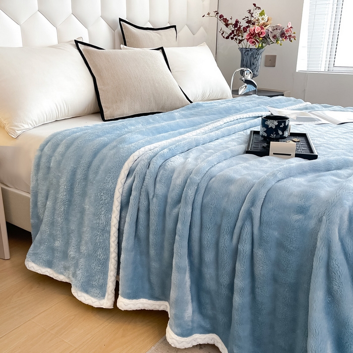 91家纺网 家纺一手货源 找家纺 梵克保罗 2025新款仿兔毛泡泡绒牛奶绒毛毯盖毯包边毛毯 天蓝