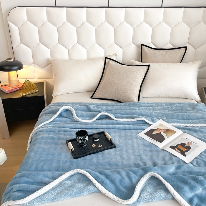 91家纺网 家纺一手货源 找家纺 梵克保罗 2025新款仿兔毛泡泡绒牛奶绒毛毯盖毯包边毛毯 天蓝