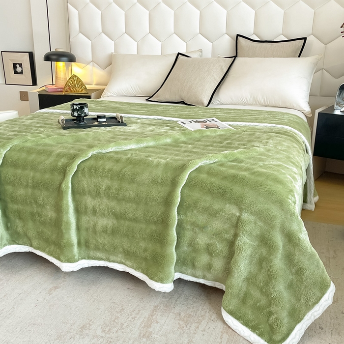 91家纺网 家纺一手货源 找家纺 梵克保罗 2025新款仿兔毛泡泡绒牛奶绒毛毯盖毯包边毛毯 奶绿