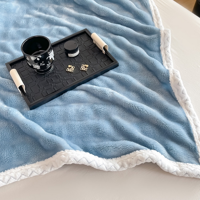 91家纺网 家纺一手货源 找家纺 梵克保罗 2025新款仿兔毛泡泡绒牛奶绒毛毯盖毯包边毛毯 天蓝