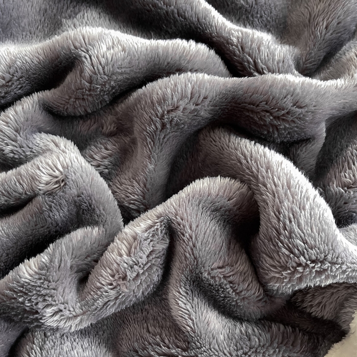 91家纺网 家纺一手货源 找家纺 梵克保罗 2025新款仿兔毛泡泡绒牛奶绒毛毯盖毯包边毛毯 深灰