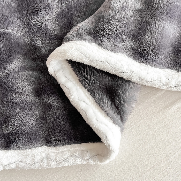 91家纺网 家纺一手货源 找家纺 梵克保罗 2025新款仿兔毛泡泡绒牛奶绒毛毯盖毯包边毛毯 深灰