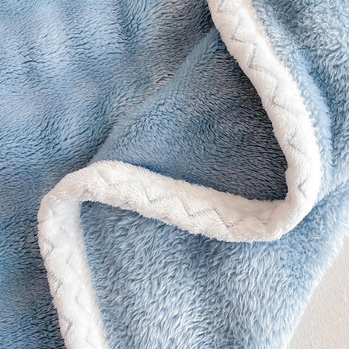 91家纺网 家纺一手货源 找家纺 梵克保罗 2025新款仿兔毛泡泡绒牛奶绒毛毯盖毯包边毛毯 天蓝