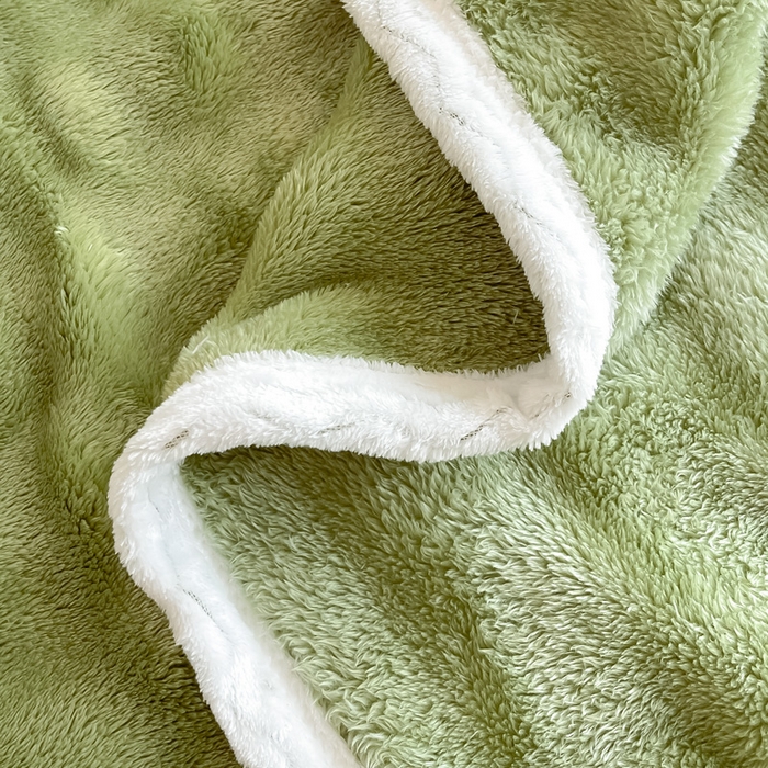 91家纺网 家纺一手货源 找家纺 梵克保罗 2025新款仿兔毛泡泡绒牛奶绒毛毯盖毯包边毛毯 奶绿