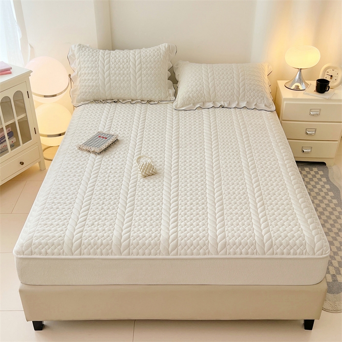 91家纺网 家纺一手货源 找家纺 梦舒羽 2025新款牛奶绒夹棉床笠床单床盖床护垫保护罩三件套花边枕套-轻奢 轻奢款-象牙白