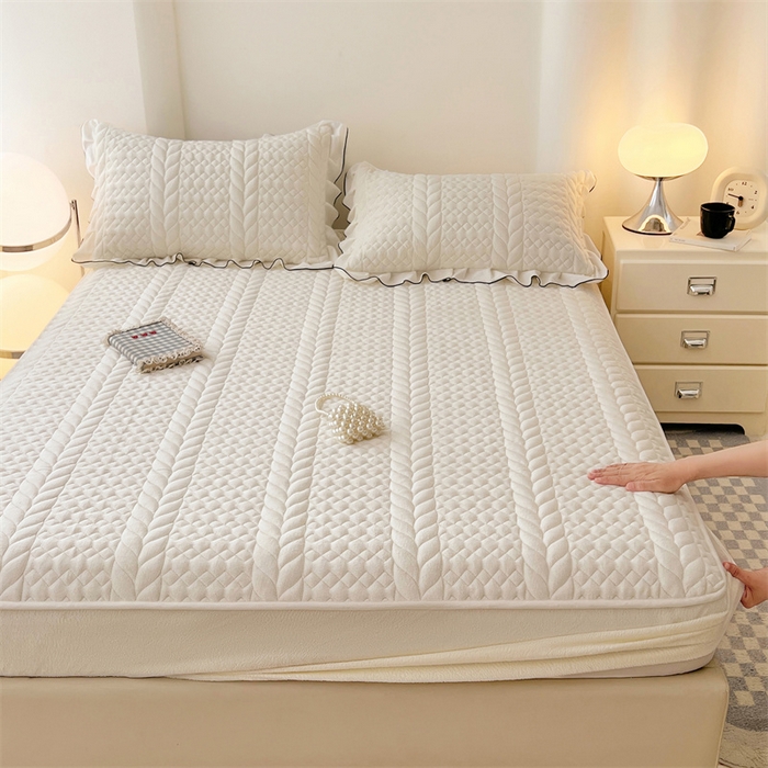 91家纺网 家纺一手货源 找家纺 梦舒羽 2025新款牛奶绒夹棉床笠床单床盖床护垫保护罩三件套花边枕套-轻奢 轻奢款-象牙白