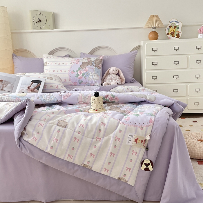 91家纺网 家纺一手货源 找家纺 梵克保罗 2025新款全棉夏被碎花卡通小清新简约纯棉夏凉被夏被四件套三件套 童话镇
