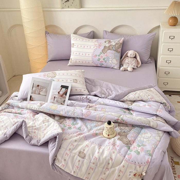 91家纺网 家纺一手货源 找家纺 梵克保罗 2025新款全棉夏被碎花卡通小清新简约纯棉夏凉被夏被四件套三件套 童话镇