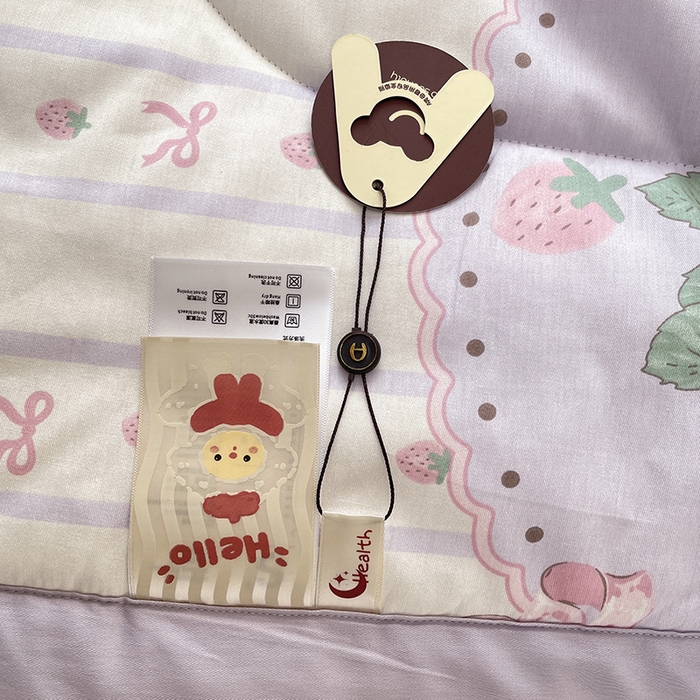 91家纺网 家纺一手货源 找家纺 梵克保罗 2025新款全棉夏被碎花卡通小清新简约纯棉夏凉被夏被四件套三件套 童话镇