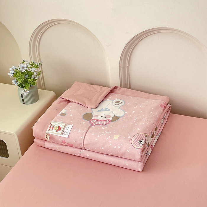 91家纺网 家纺一手货源 找家纺 梵克保罗 2025新款全棉夏被碎花卡通小清新简约纯棉夏凉被夏被四件套三件套 兔与狗