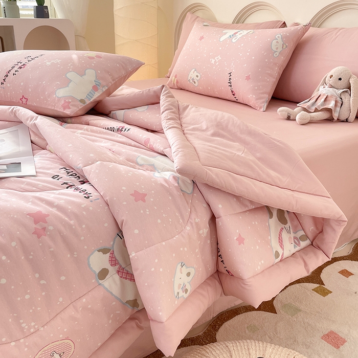 91家纺网 家纺一手货源 找家纺 梵克保罗 2025新款全棉夏被碎花卡通小清新简约纯棉夏凉被夏被四件套三件套 兔与狗