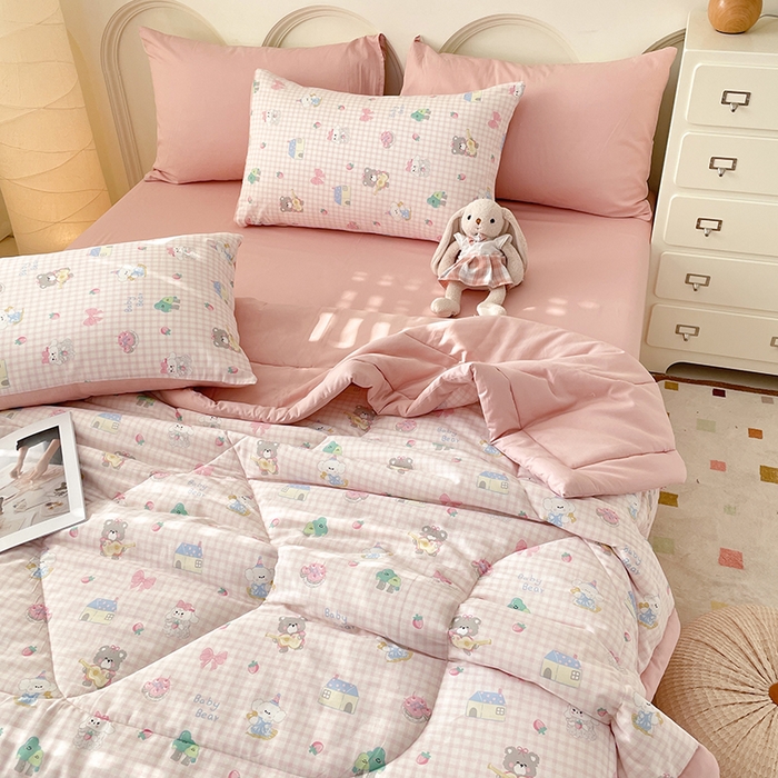 91家纺网 家纺一手货源 找家纺 梵克保罗 2025新款全棉夏被碎花卡通小清新简约纯棉夏凉被夏被四件套三件套 小不点们