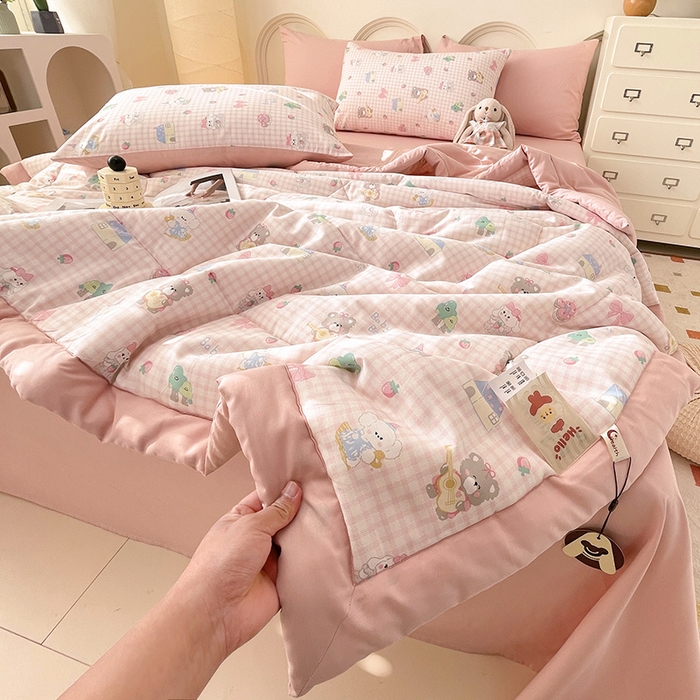 91家纺网 家纺一手货源 找家纺 梵克保罗 2025新款全棉夏被碎花卡通小清新简约纯棉夏凉被夏被四件套三件套 小不点们