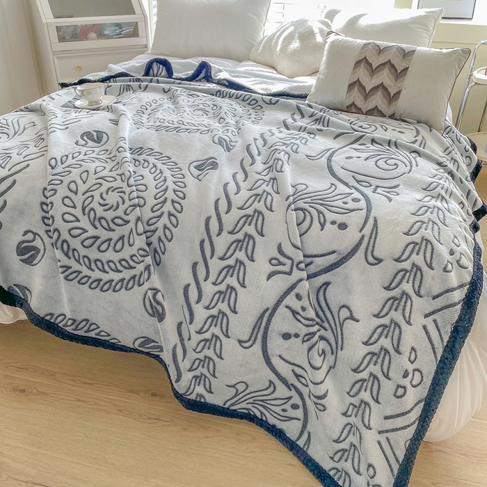 91家纺网 家纺一手货源 找家纺 梵克保罗 2025新款背印剪花牛奶绒菠萝格复合毛毯 黑色