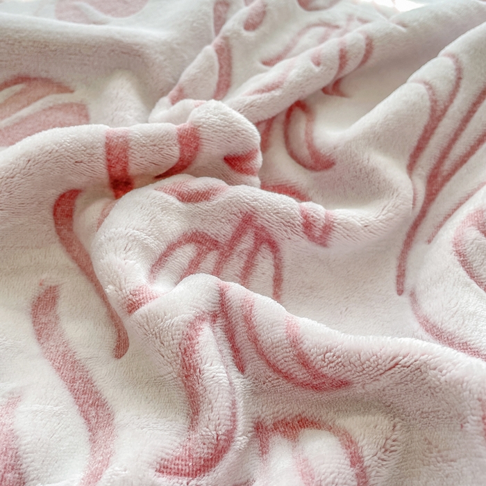 91家纺网 家纺一手货源 找家纺 梵克保罗 2025新款背印剪花牛奶绒菠萝格复合毛毯 粉色