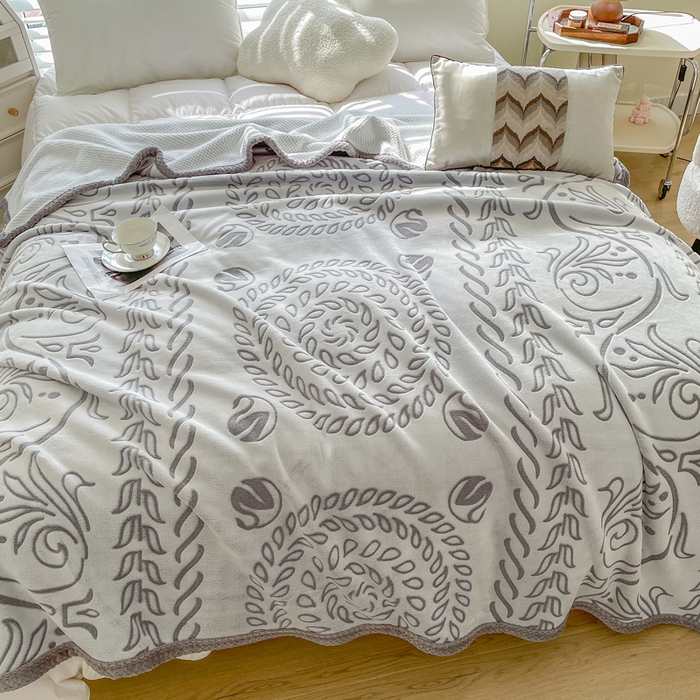 91家纺网 家纺一手货源 找家纺 梵克保罗 2025新款背印剪花牛奶绒菠萝格复合毛毯 灰色