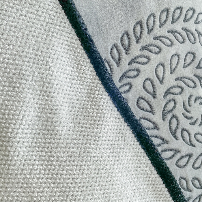 91家纺网 家纺一手货源 找家纺 梵克保罗 2025新款背印剪花牛奶绒菠萝格复合毛毯 黑色