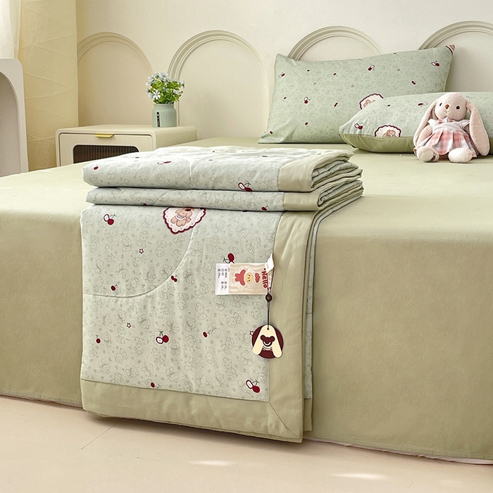 91家纺网 家纺一手货源 找家纺 梵克保罗 2025新款全棉夏被碎花卡通小清新简约纯棉夏凉被夏被四件套三件套 小可爱樱桃