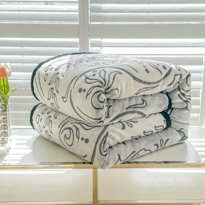 梵克保罗 2025新款背印剪花牛奶绒菠萝格复合毛毯 黑色