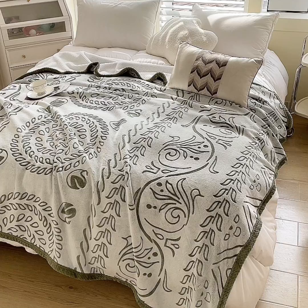 91家纺网 家纺一手货源 找家纺 （总）梵克保罗 2025新款背印剪花牛奶绒菠萝格复合毛毯