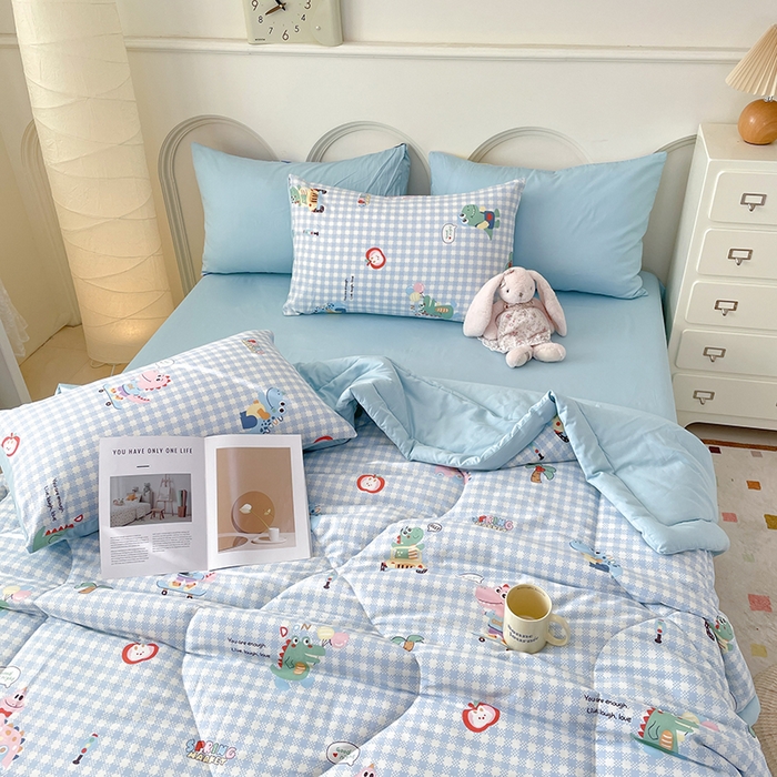 91家纺网 家纺一手货源 找家纺 梵克保罗 2025新款全棉夏被碎花卡通小清新简约纯棉夏凉被夏被四件套三件套 小恐龙