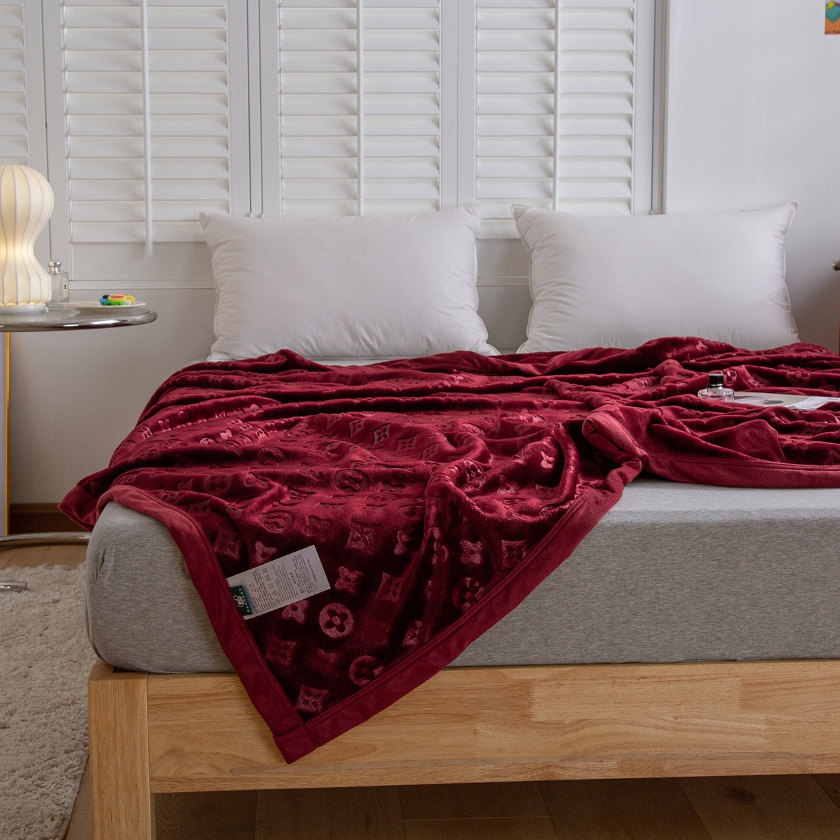 91家纺网 家纺一手货源 找家纺 梵克保罗 2025新款3D立体印花四季盖毯400克 3D酒红