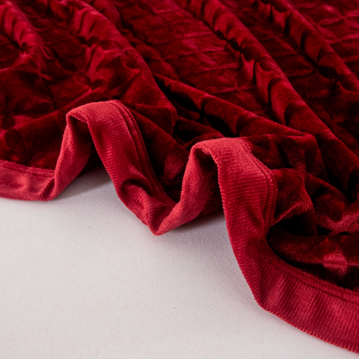 91家纺网 家纺一手货源 找家纺 梵克保罗 2025新款3D立体印花四季盖毯400克 铜钱红