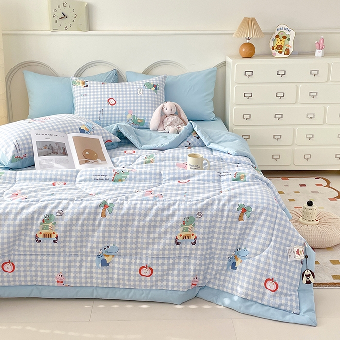 91家纺网 家纺一手货源 找家纺 梵克保罗 2025新款全棉夏被碎花卡通小清新简约纯棉夏凉被夏被四件套三件套 小恐龙