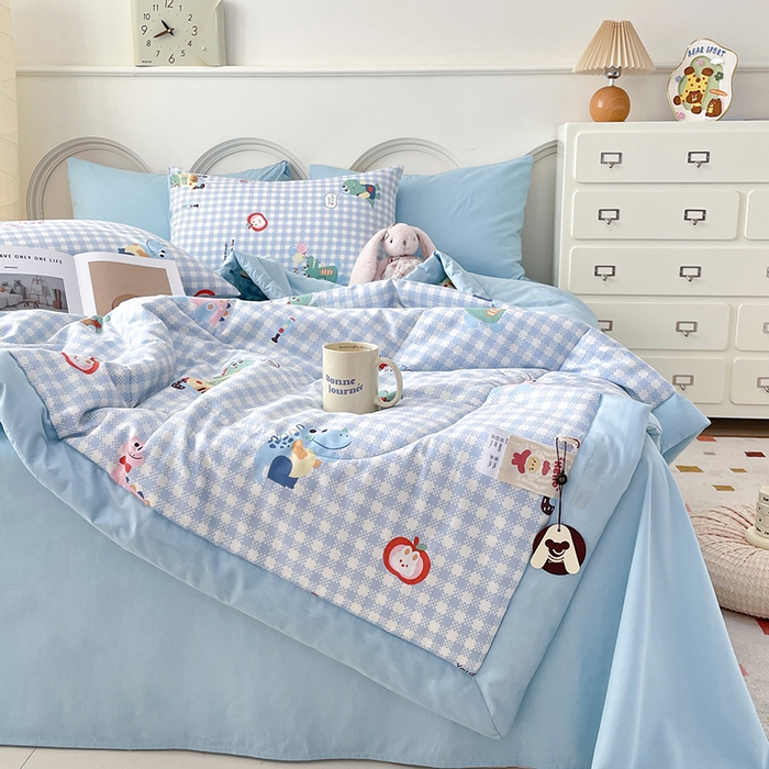 91家纺网 家纺一手货源 找家纺 梵克保罗 2025新款全棉夏被碎花卡通小清新简约纯棉夏凉被夏被四件套三件套 小恐龙