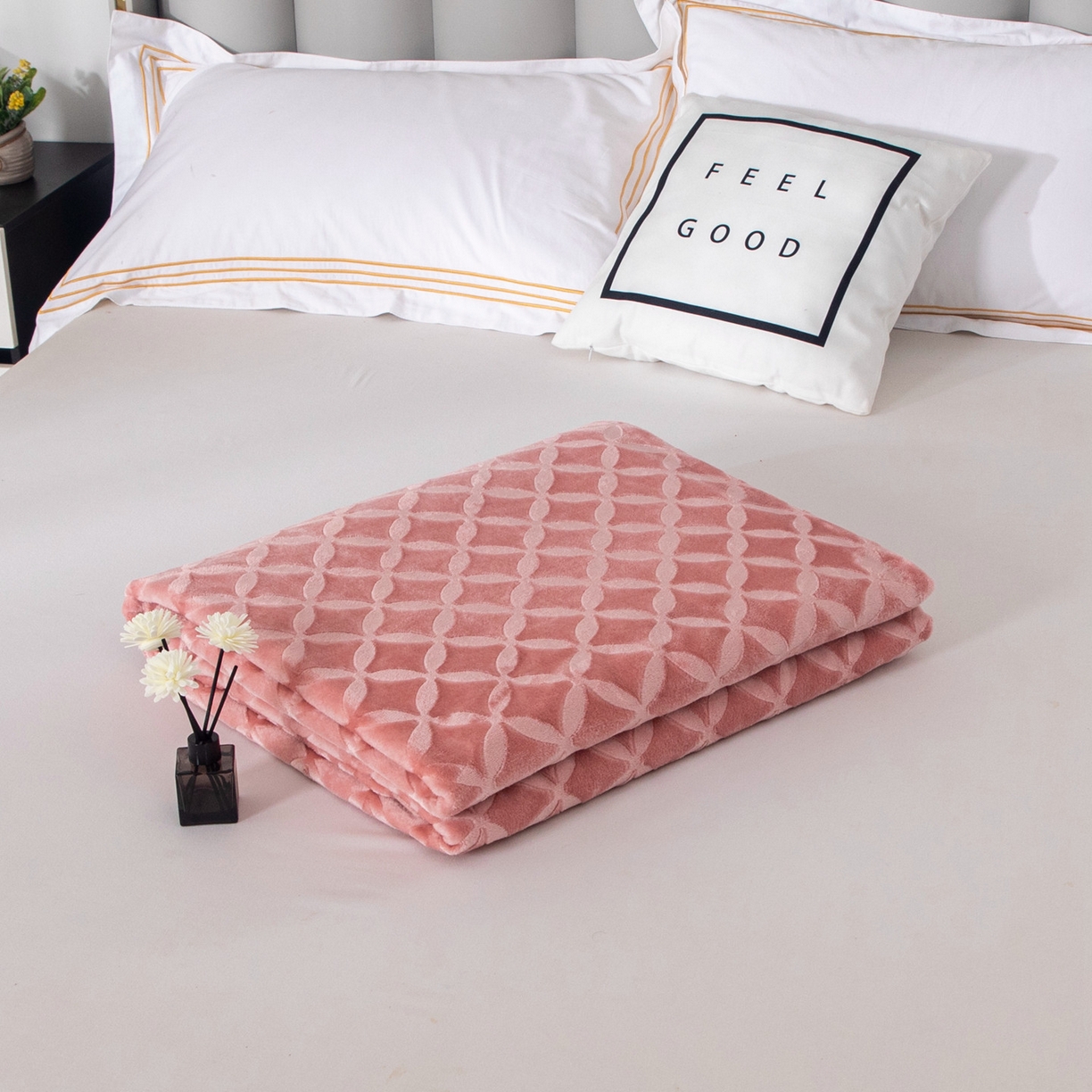 91家纺网 家纺一手货源 找家纺 梵克保罗 2025新款3D立体印花四季盖毯400克 铜钱粉