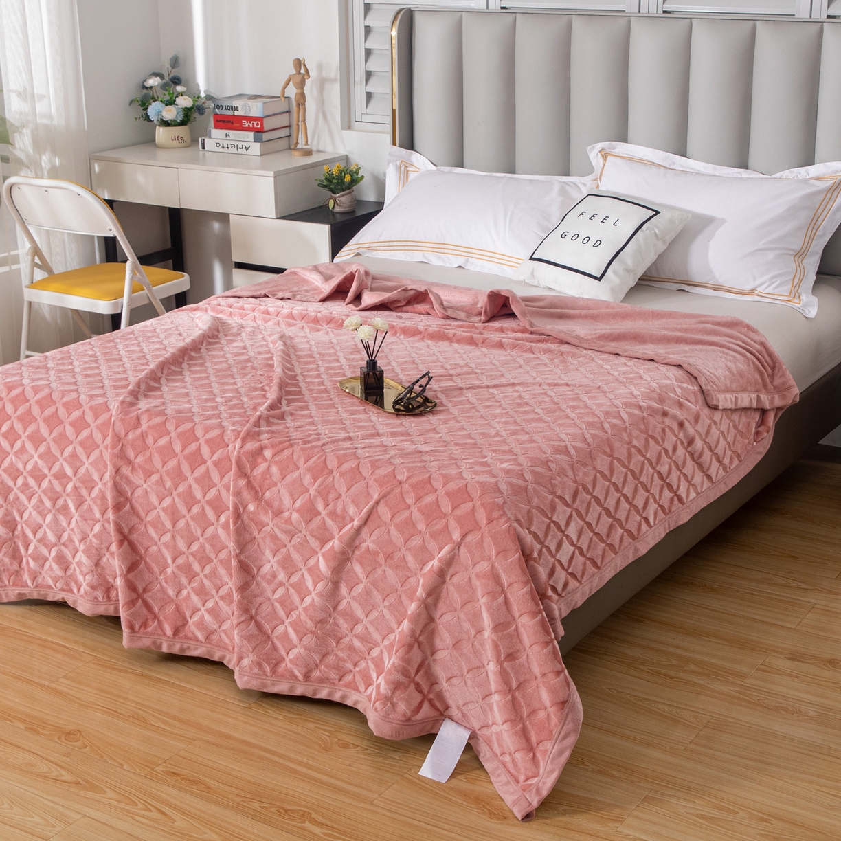 91家纺网 家纺一手货源 找家纺 梵克保罗 2025新款3D立体印花四季盖毯400克 铜钱粉