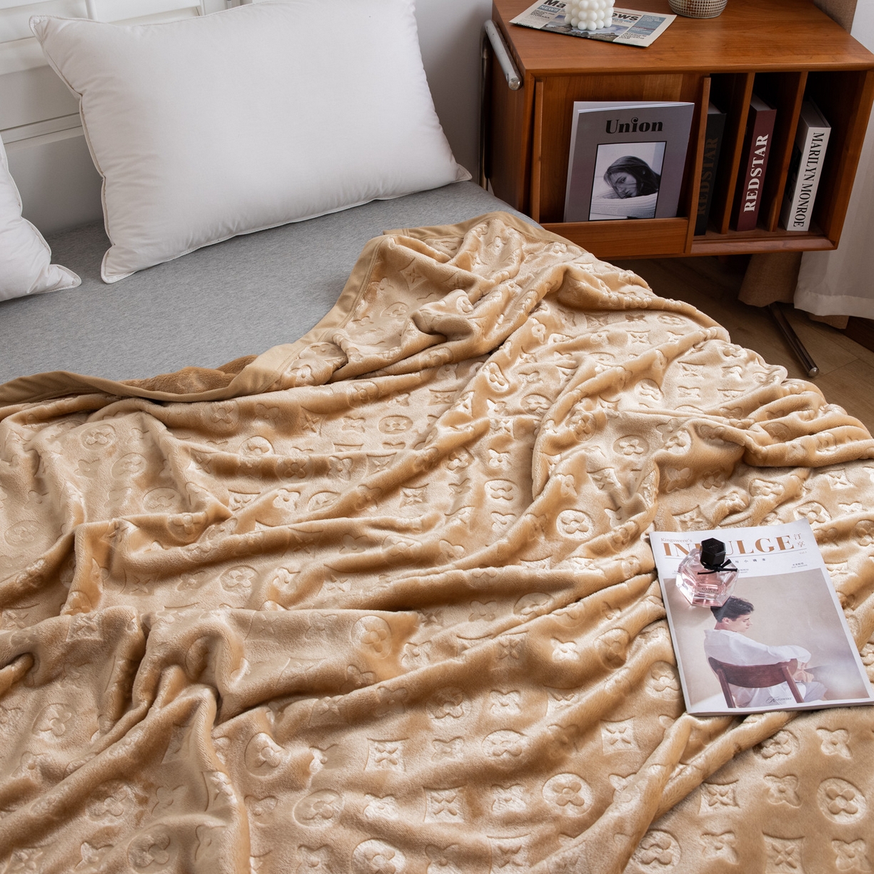 91家纺网 家纺一手货源 找家纺 梵克保罗 2025新款3D立体印花四季盖毯400克 3D驼