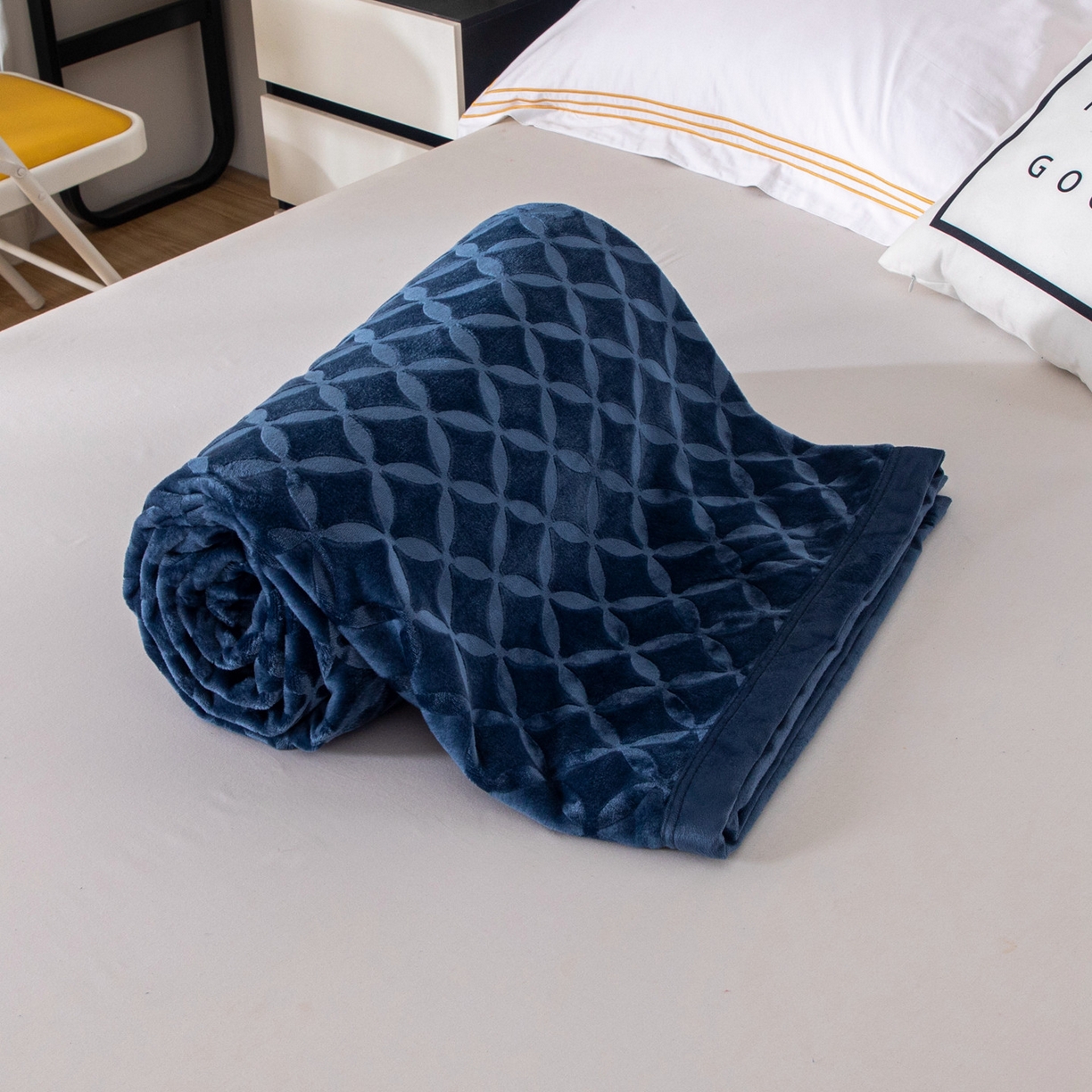 91家纺网 家纺一手货源 找家纺 梵克保罗 2025新款3D立体印花四季盖毯400克 铜钱蓝