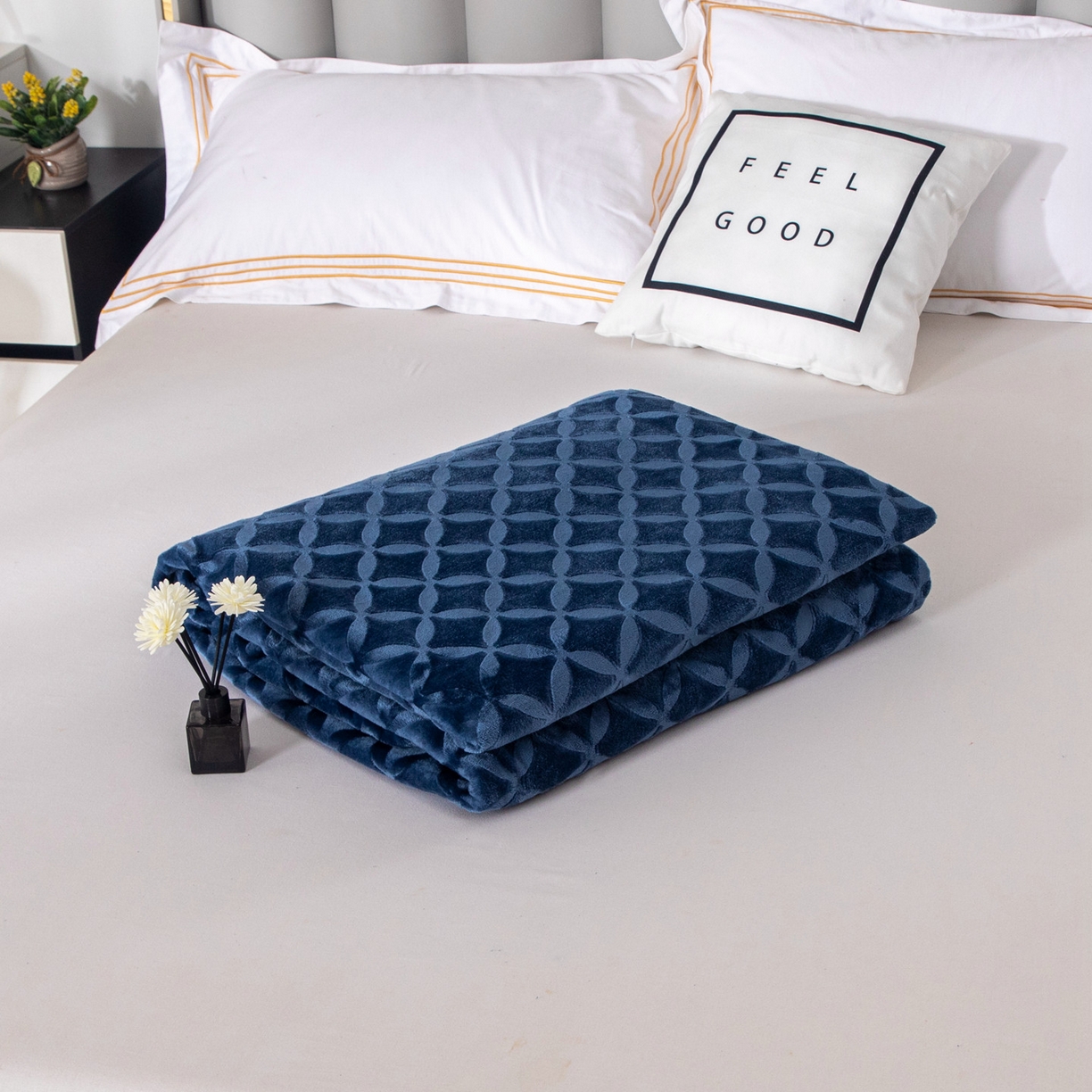 91家纺网 家纺一手货源 找家纺 梵克保罗 2025新款3D立体印花四季盖毯400克 铜钱蓝