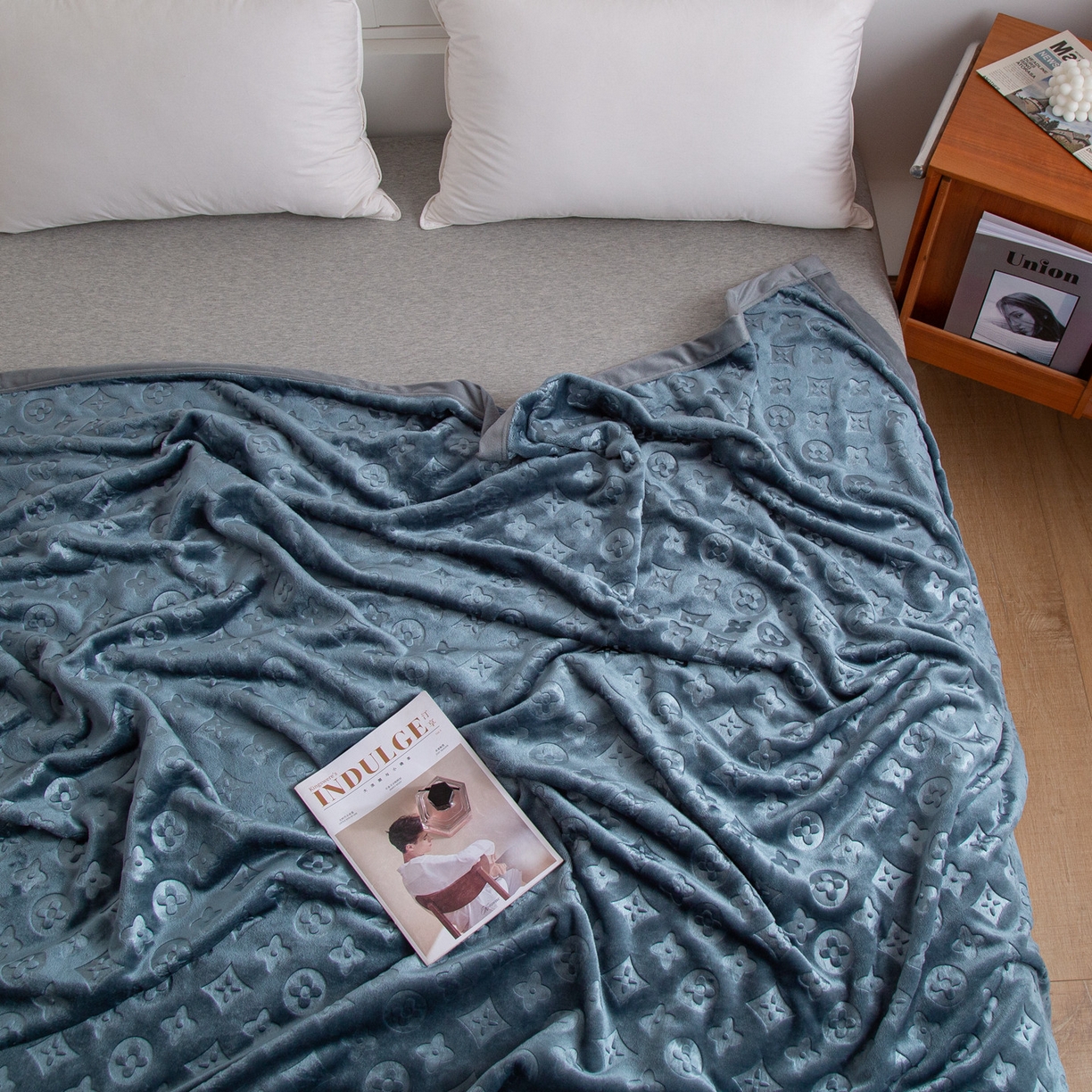 91家纺网 家纺一手货源 找家纺 梵克保罗 2025新款3D立体印花四季盖毯400克 3D灰蓝