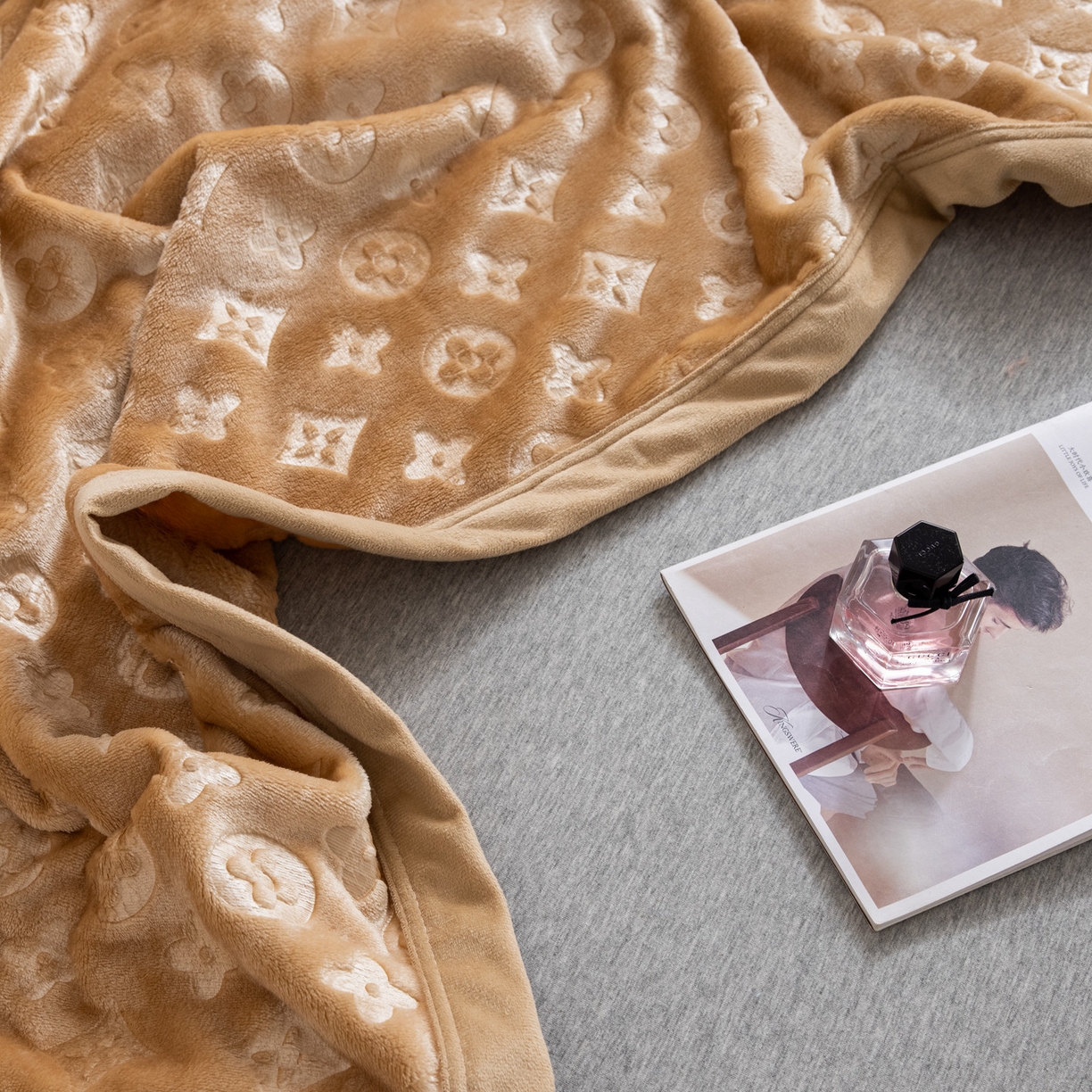 91家纺网 家纺一手货源 找家纺 梵克保罗 2025新款3D立体印花四季盖毯400克 3D驼