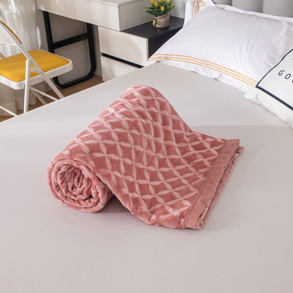 91家纺网 家纺一手货源 找家纺 梵克保罗 2025新款3D立体印花四季盖毯400克 铜钱粉