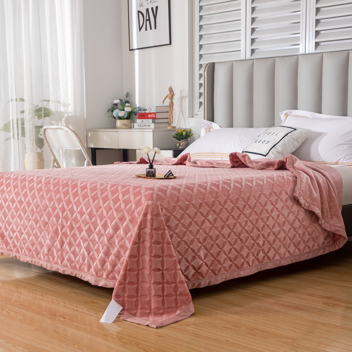 91家纺网 家纺一手货源 找家纺 梵克保罗 2025新款3D立体印花四季盖毯400克 铜钱粉