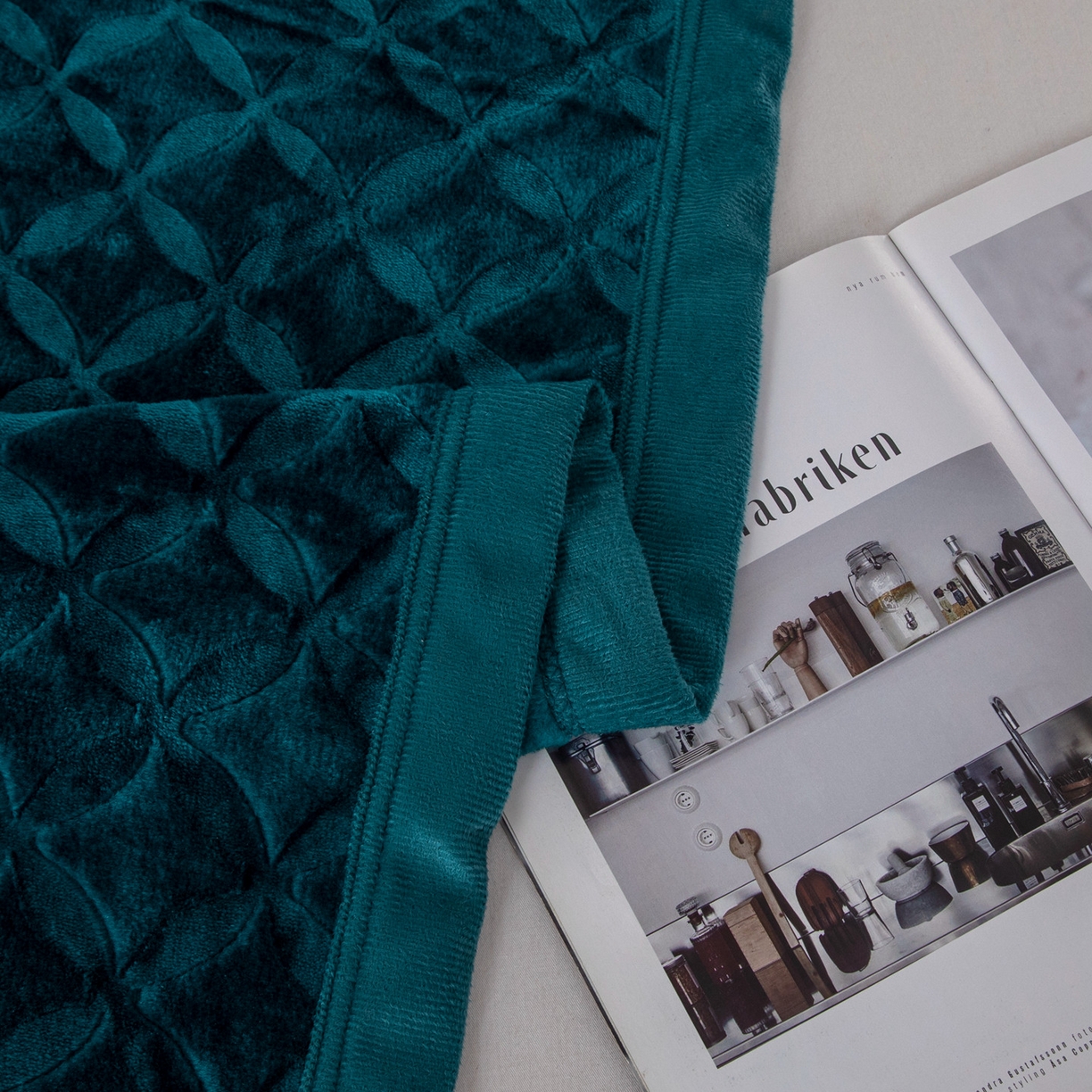 91家纺网 家纺一手货源 找家纺 梵克保罗 2025新款3D立体印花四季盖毯400克 铜钱孔雀绿