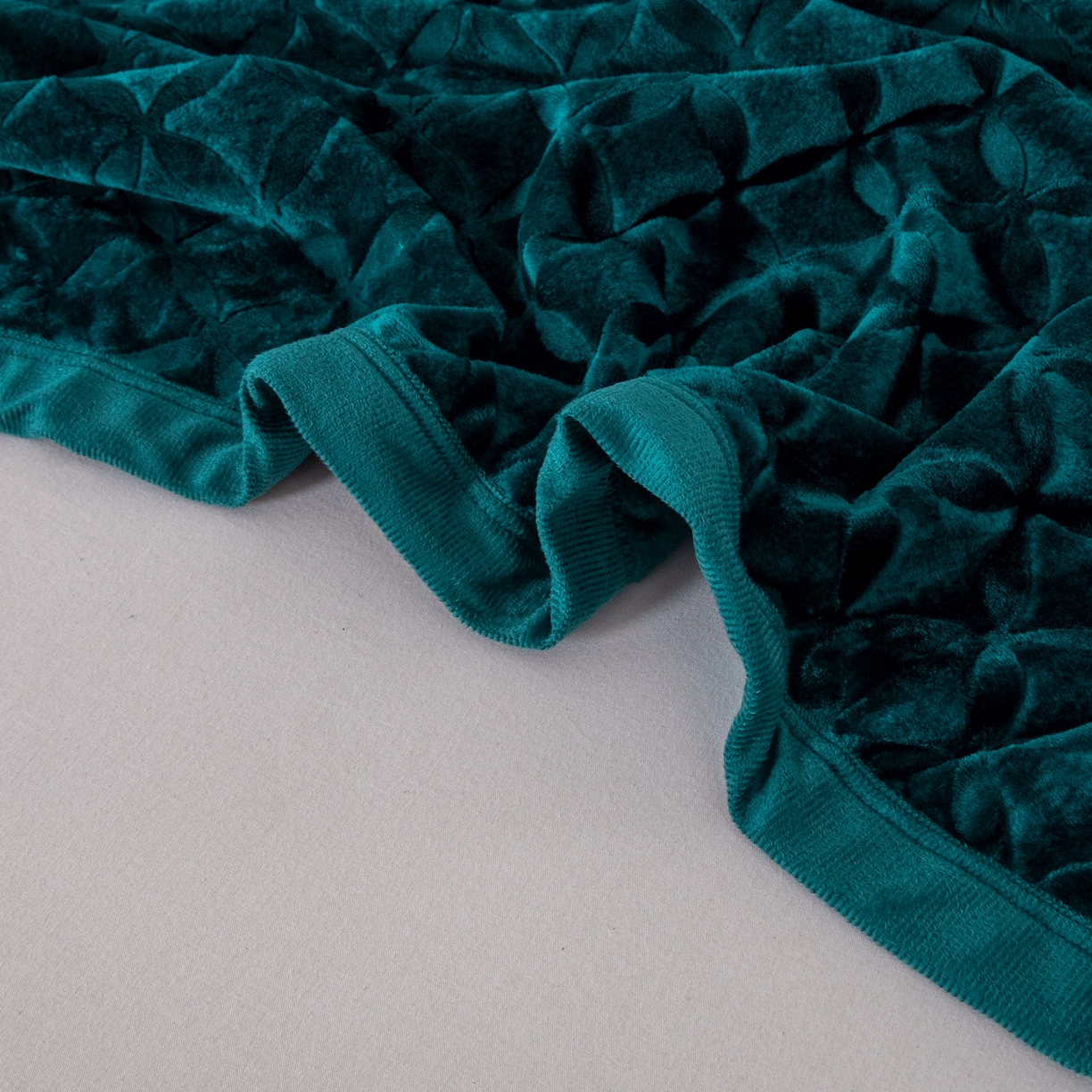 91家纺网 家纺一手货源 找家纺 梵克保罗 2025新款3D立体印花四季盖毯400克 铜钱孔雀绿