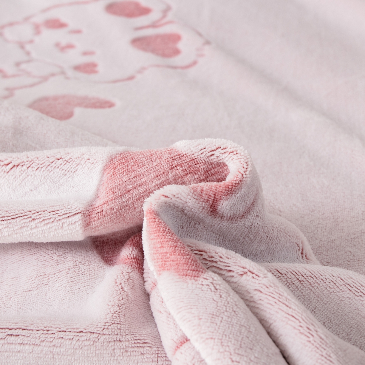 91家纺网 家纺一手货源 找家纺 （总）梵克保罗 2025新款3D雕花加厚牛奶绒剪花毛毯