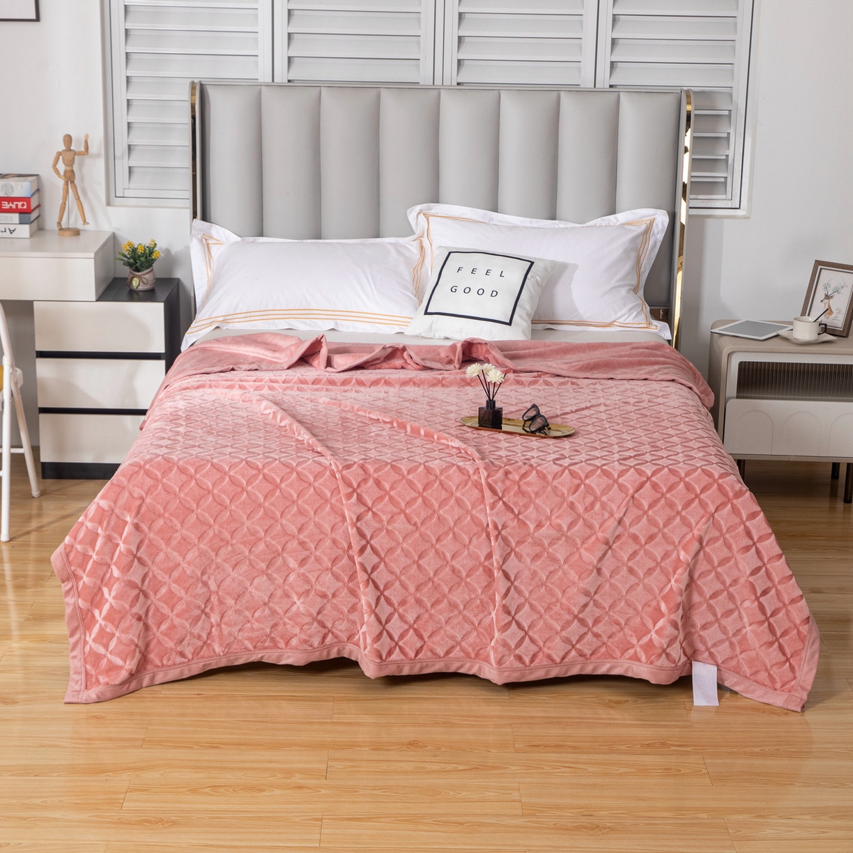 91家纺网 家纺一手货源 找家纺 梵克保罗 2025新款3D立体印花四季盖毯400克 铜钱粉