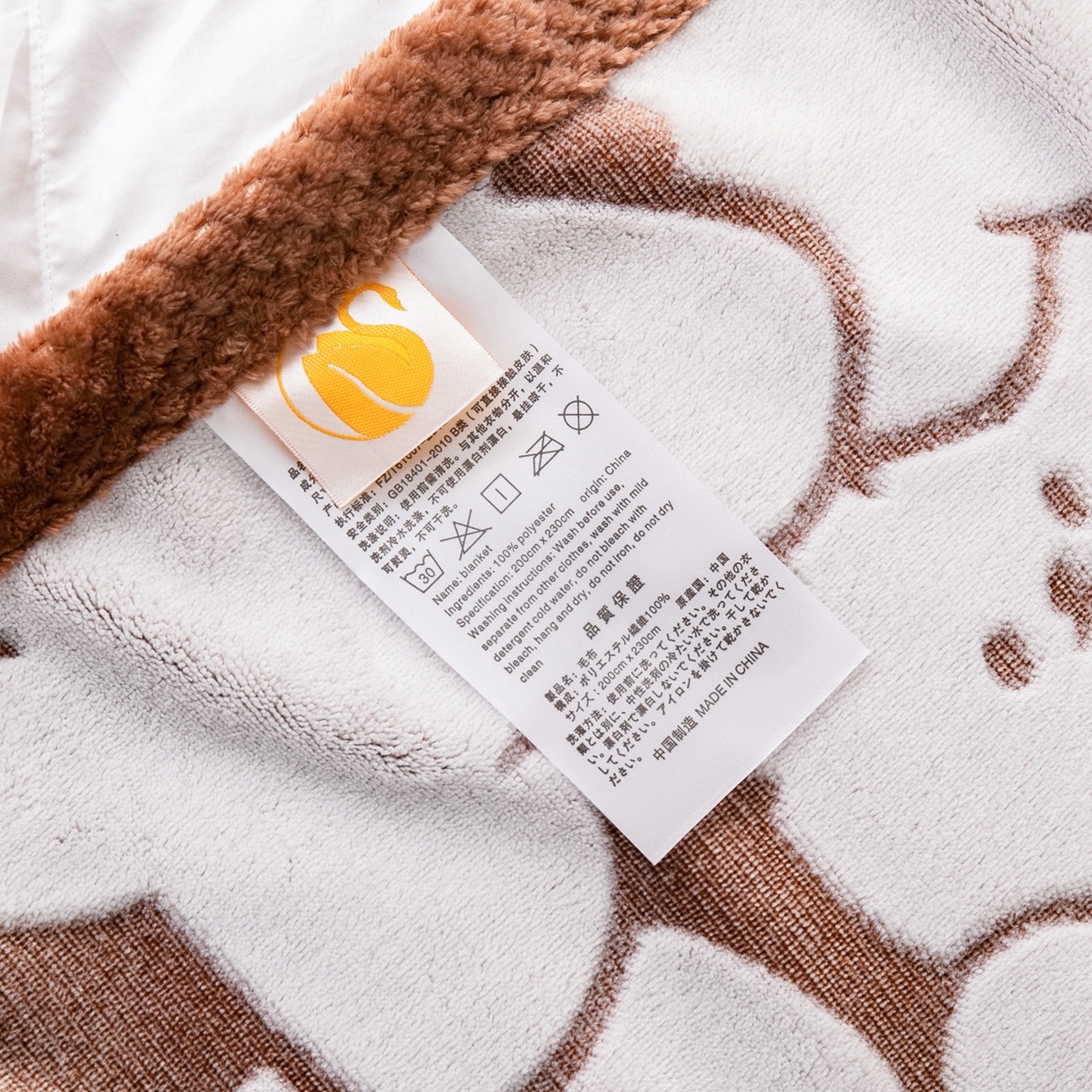 91家纺网 家纺一手货源 找家纺 梵克保罗 2025新款3D雕花加厚牛奶绒剪花毛毯 三个伙伴